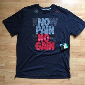 NEW ✨ NIKE Navy Gains Dri-Fit T-Shirt